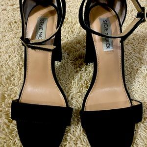 Ladies heeled sandals